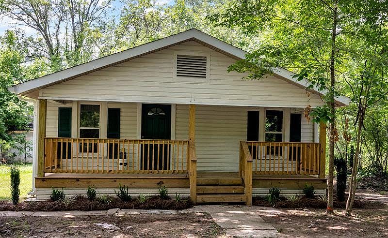 1st image of 2112 Cumberland Dr SE