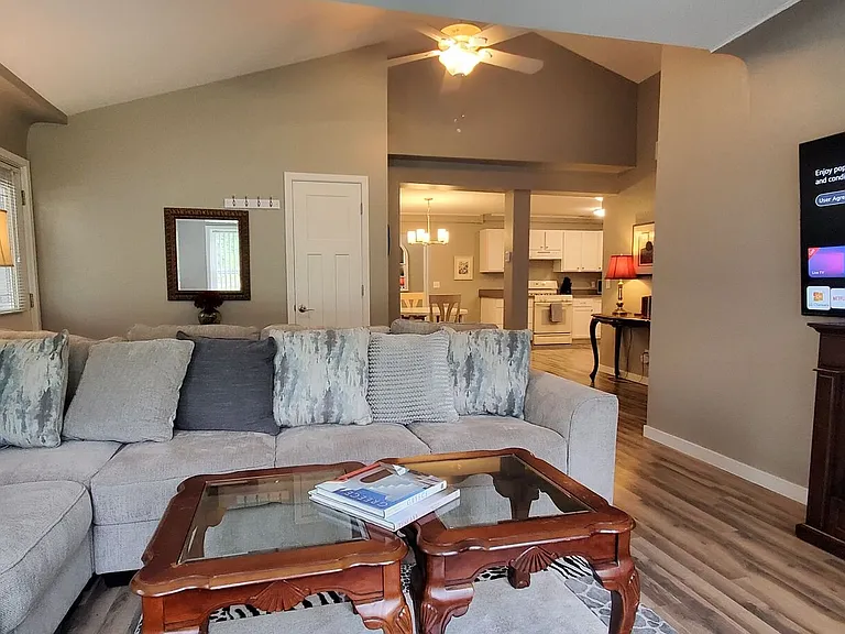 6260 Cedarmere — Photo 2