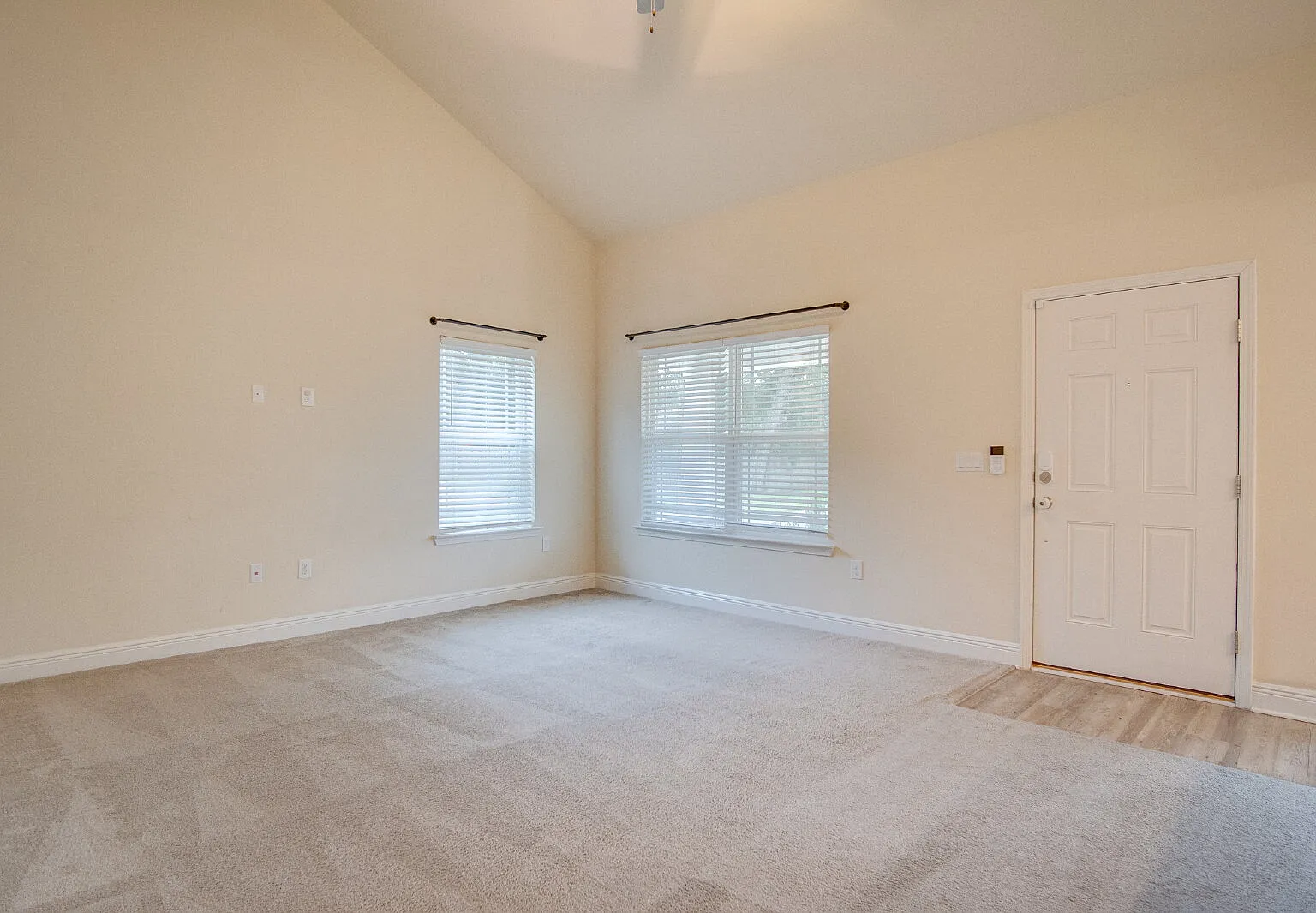 3 bed, 2.0 bath, 1645 sqft, $2,050 — Photo 4