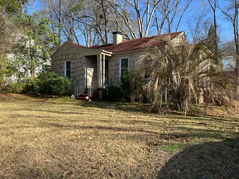 155 Greenwood Dr — Photo 2