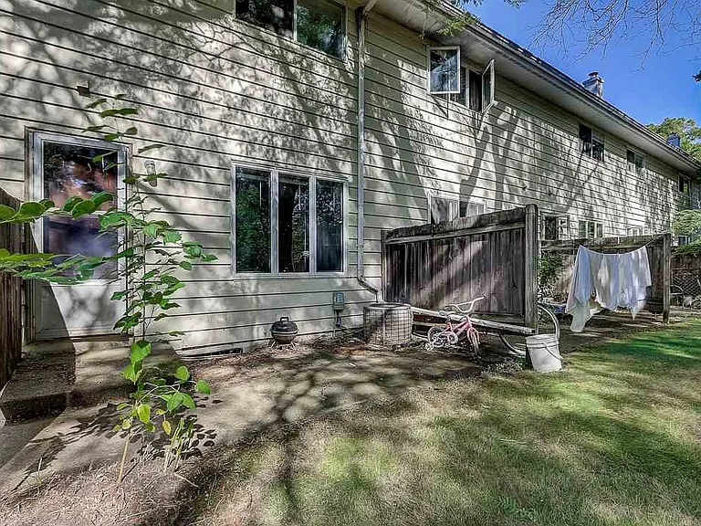 40 N Lakewood Gardens Ln — Photo 2