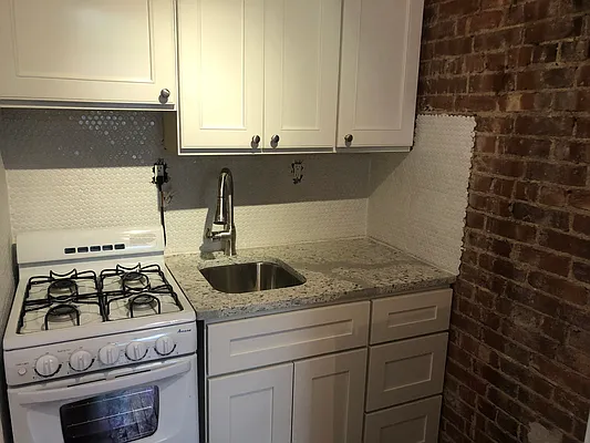 Rented by Banaco Property Group LLC | media 11