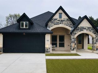 710 Mineral Wells St, Forney, TX 75126