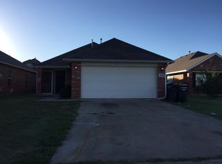 1209 Blue Ridge Ln, Moore, OK 73160