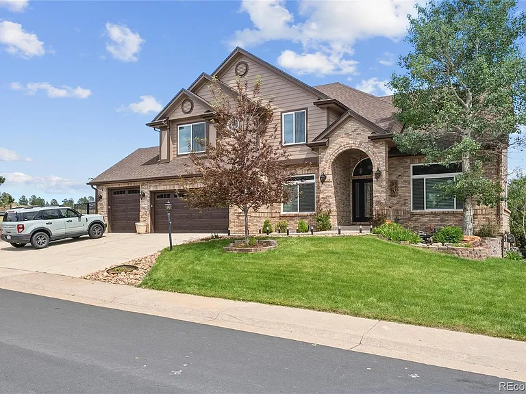 10796 Quail Creek Dr E — Photo 2