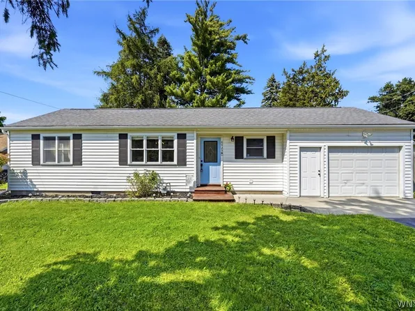6425 Main Rd, Stafford, NY 14143