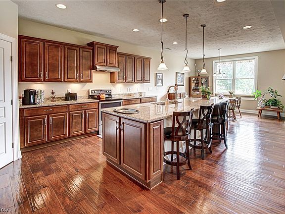5th image of 9480 Foxboro Dr