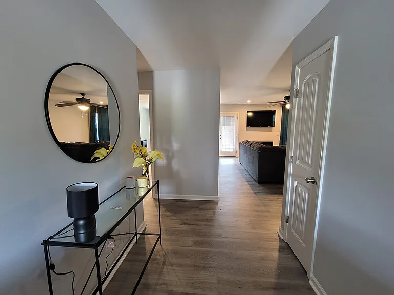 370 Keith Rd — Photo 2