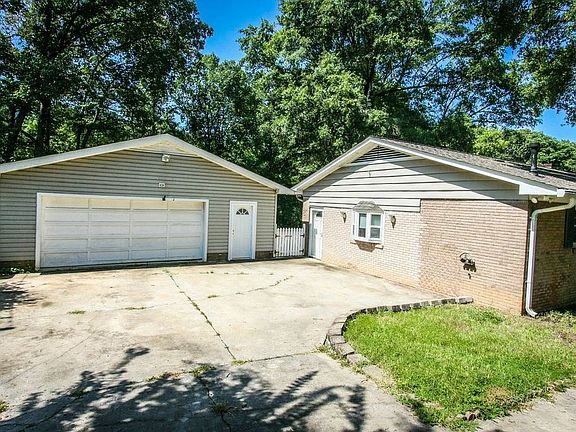 2car oversized garage 