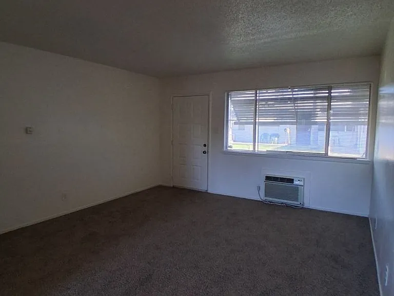 1315 N Garden — Photo 10