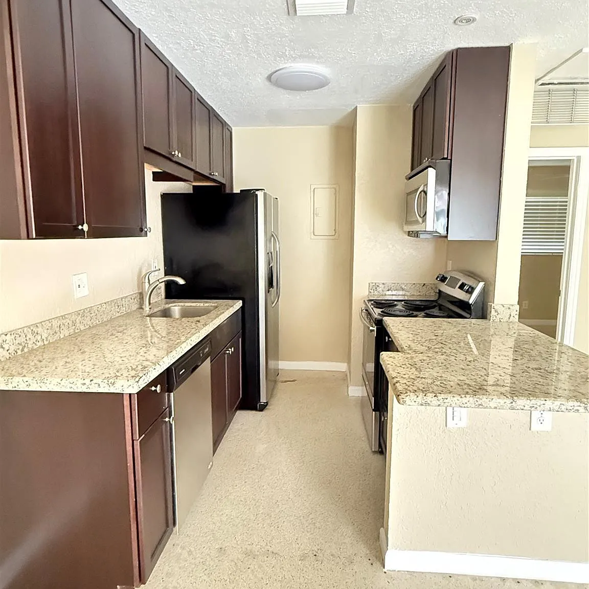 1 bed, 1.0 bath, 10331 sqft, $1,895 — Photo 4