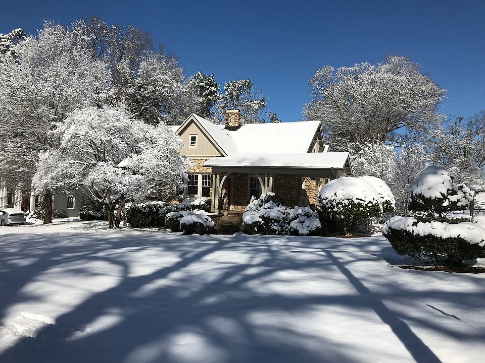 2nd image of 2702 Fairview Rd