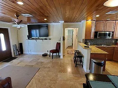 3 bed, 1400 sqft, $2,700 — Photo 3