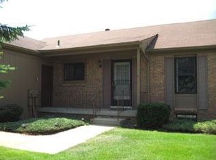 9970 Cambridge Ct, South Lyon, MI 48178