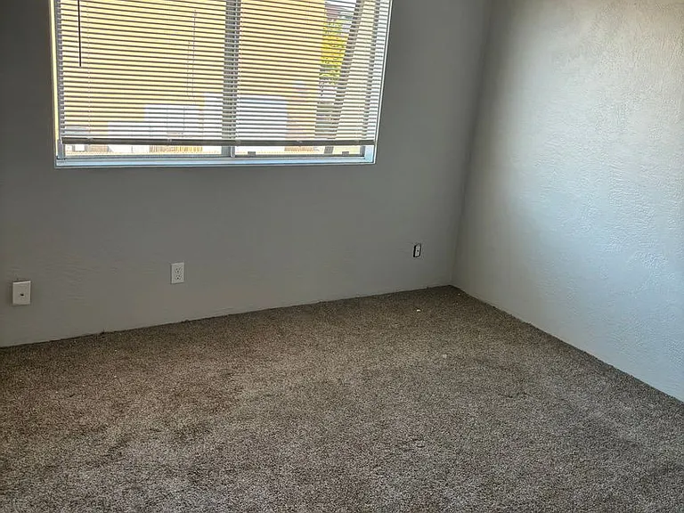 Villa Chateau Apartments — Photo 8