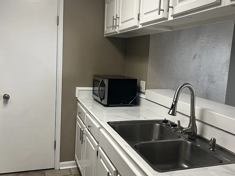 290 Bracewell Dr #C — Photo 2