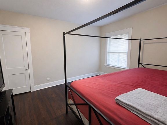 3rd image of 892 Paxton Rd