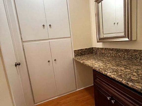 5th image of 319 N Maryland Ave APT 2