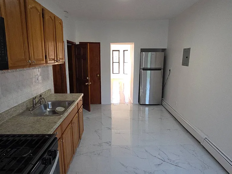 732 Belmont Ave — Photo 5