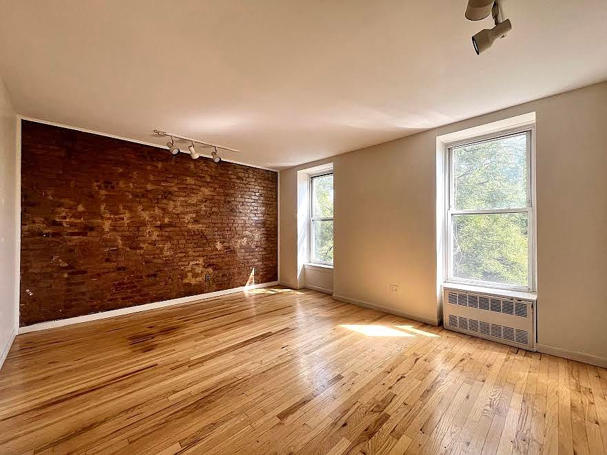 1st image of 255A Clifton Pl #3
