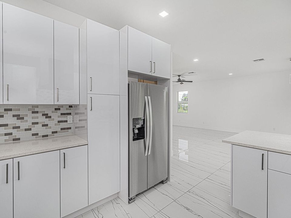 1st image of 352 Melton Drive
