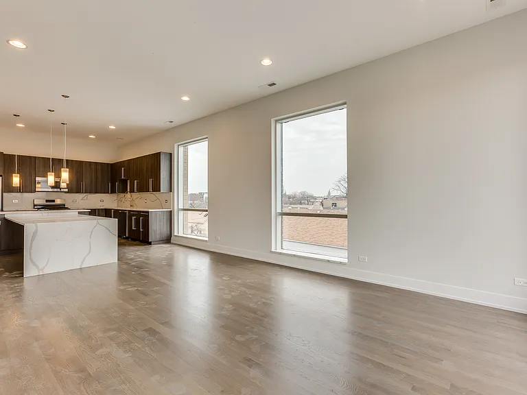 2805 W Cortland St #3 — Photo 8