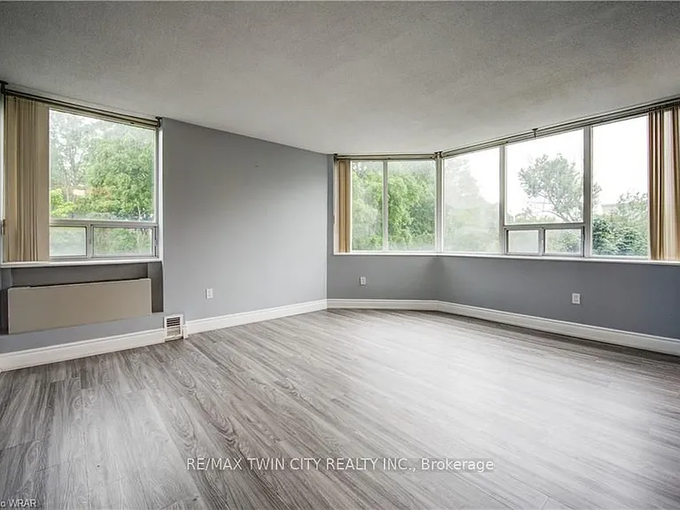 3227 King St E #503 — Photo 21