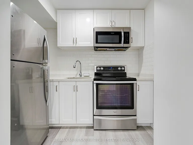 481 Bessborough Dr — Photo 14