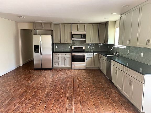 3rd image of 585 Blue Mountain Dr