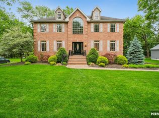 71 Louville Ave, Park Ridge, NJ 07656