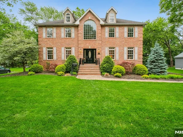 71 Louville Ave, Park Ridge, NJ 07656