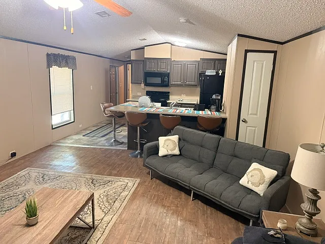 1 bed, 840 sqft, $1,550 — Photo 1