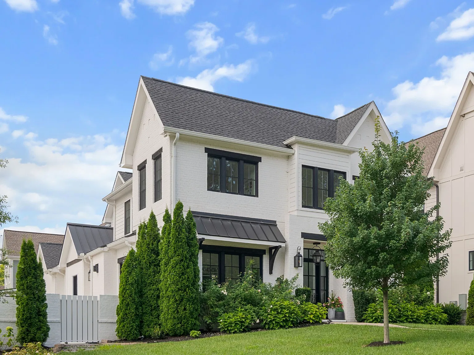 5 bed, 4.5 bath, 4247 sqft, $9,500 — Photo 3