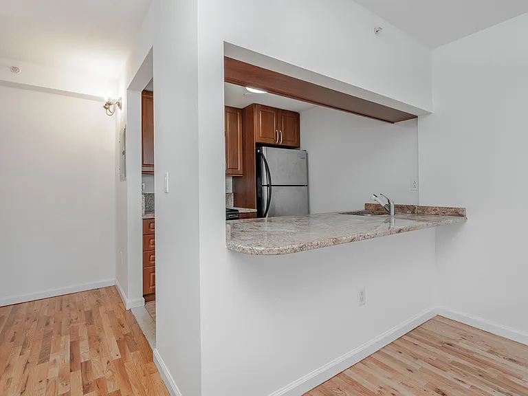 358 Grove St #9E — Photo 1