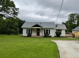 574 Lakeview Dr, Gainesville, GA 30501