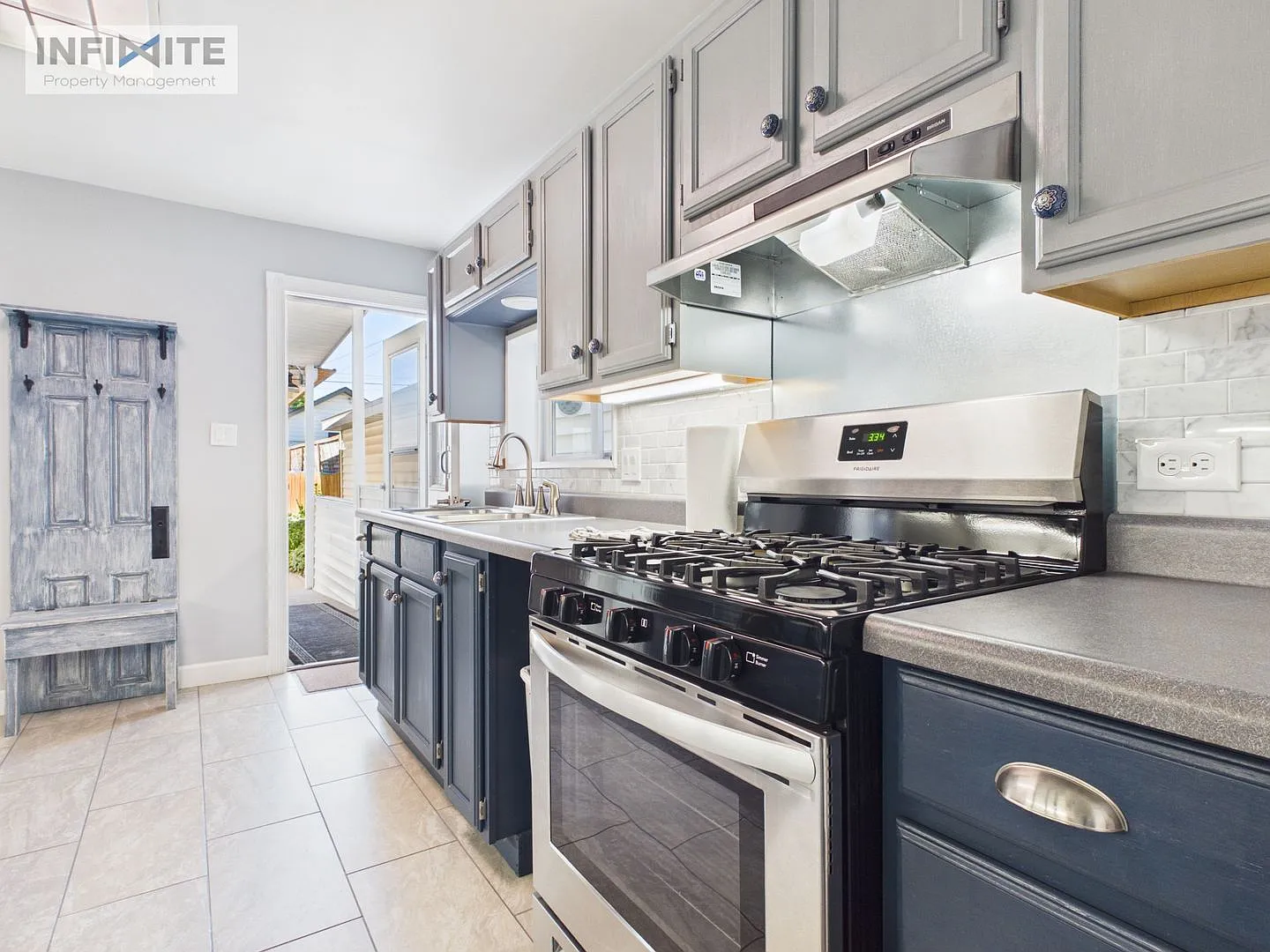 2 Bedroom in Anaconda with Bonus Room! — Photo 4