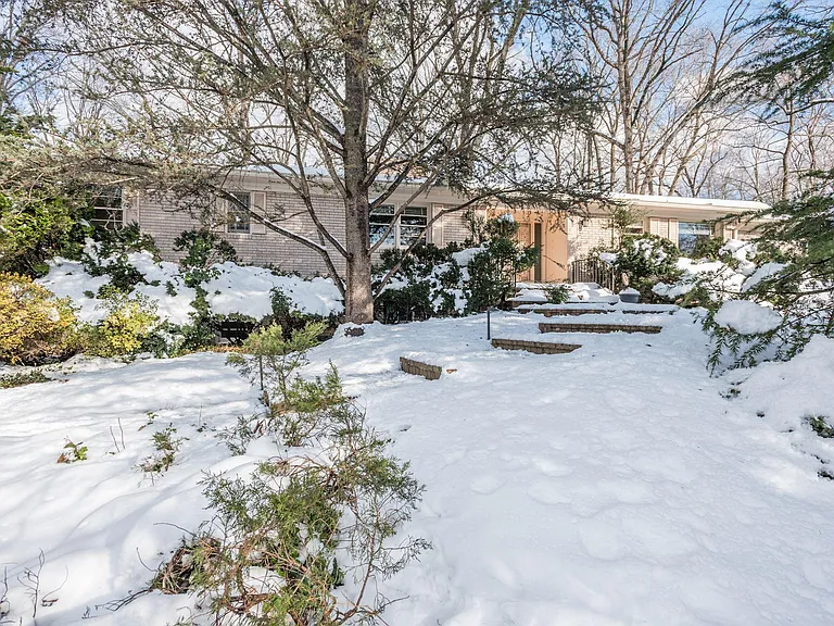 1429 Laburnum St — Photo 28