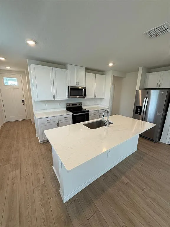 4 bed, 2.0 bath, 1607 sqft, $2,185 — Photo 4