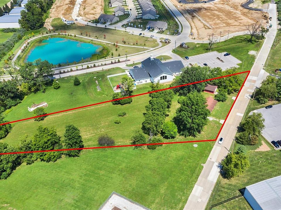 2nd image of 711 Howerton Ln
