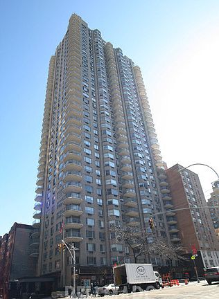 3rd image of 300 E 74th St APT 21B