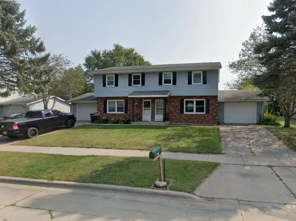 310-312 Westbrook Dr, Oshkosh, WI 54904