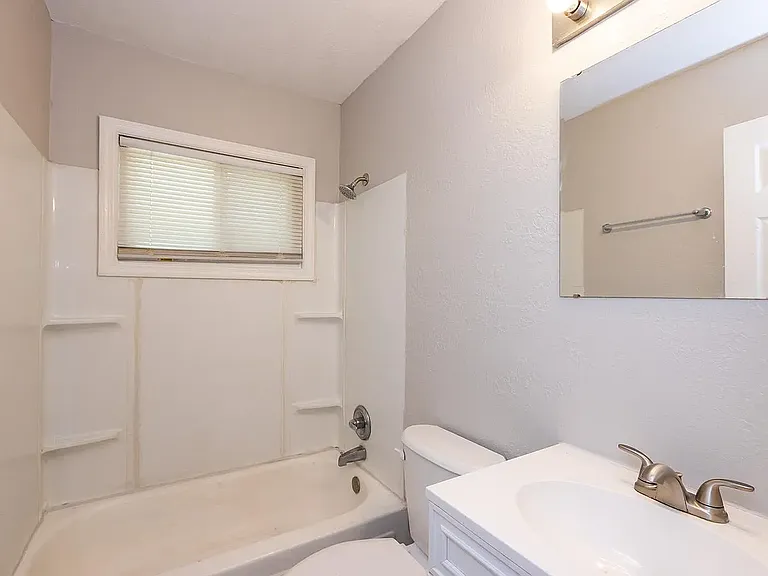 2028 E Clay St — Photo 8