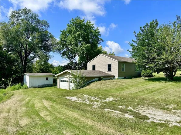 906 W 13th Ct, Trenton, MO 64683