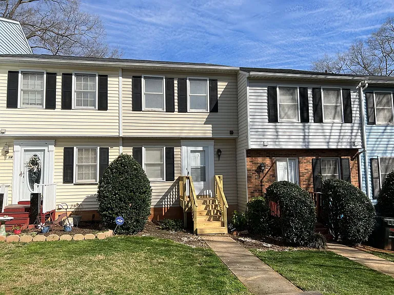 15 Astor Ct — Photo 2