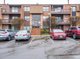 319 Sharon Garden Ct, Woodbridge, NJ
