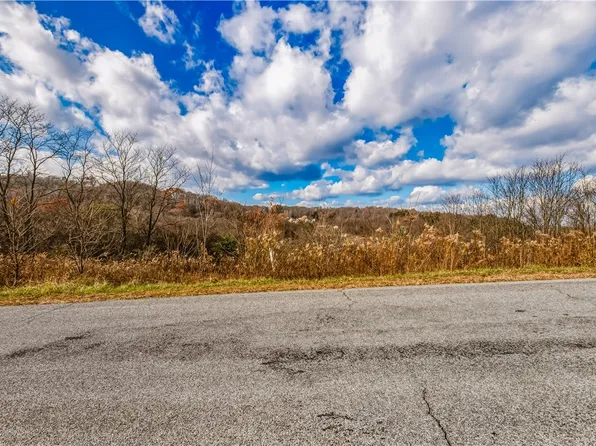 3 Oak Crest Dr, Stoystown, PA 15563