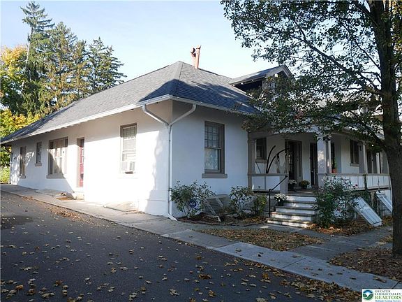 5th image of 2110 W Walnut St #D
