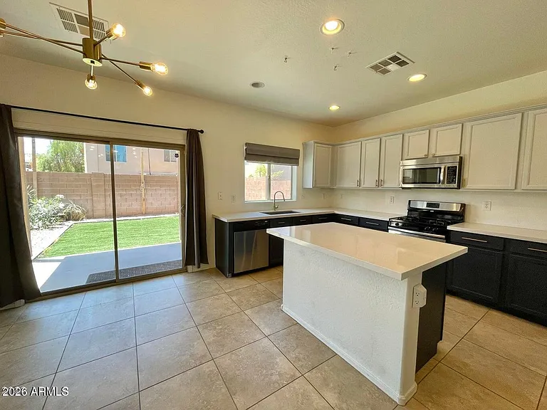 12109 W Avenida Del Rey — Photo 4