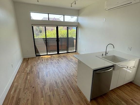 4th image of 132 N Alvarado St #3