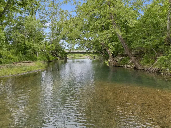 1397 E Blue Creek Rd, Waverly, TN 37185